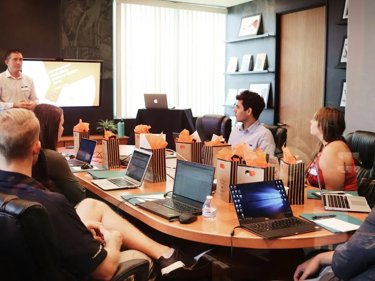 Reunión de trabajo de una institución profesional
